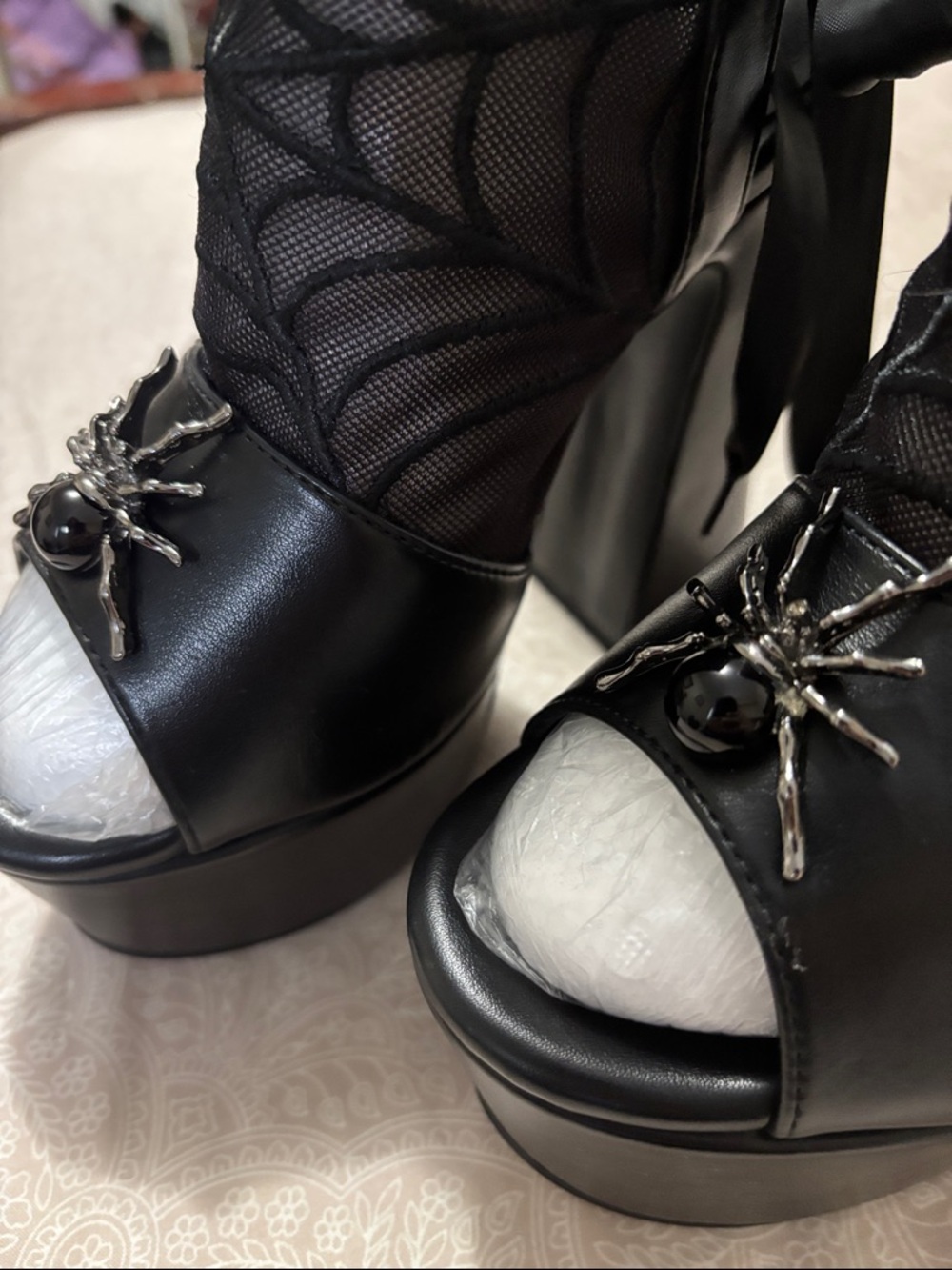 NIB Trickz n’ Treatz black Spider-Web Platform Heels - Picture 2 of 6